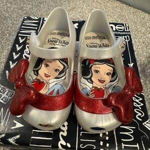 Mini Melissa Size 6 Snow White